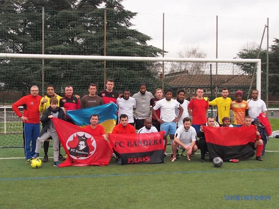 Футбольный клуб Бандера стал чемпионом Парижа среди любителей