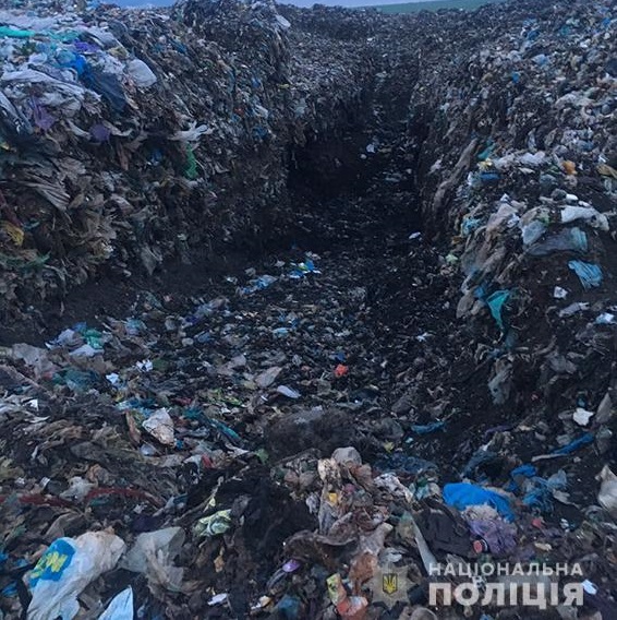 В Николаевской области 9-летний мальчик погиб под завалами мусора