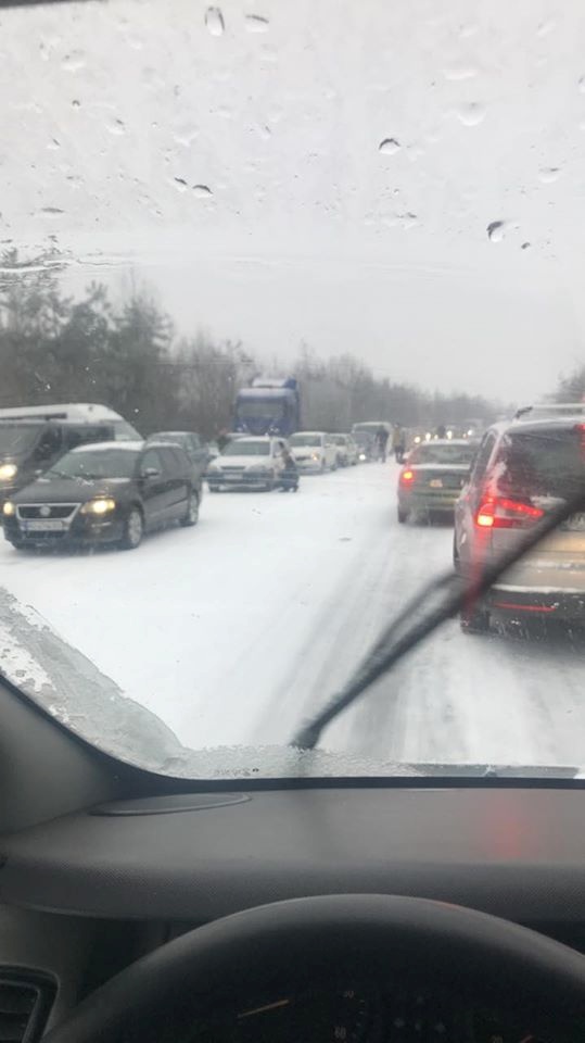 Украину засыпало снегом 