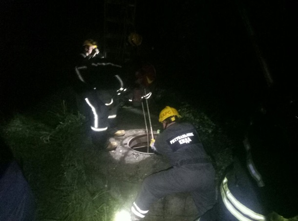 В Киева прохожий упал в колодец на территории парка 