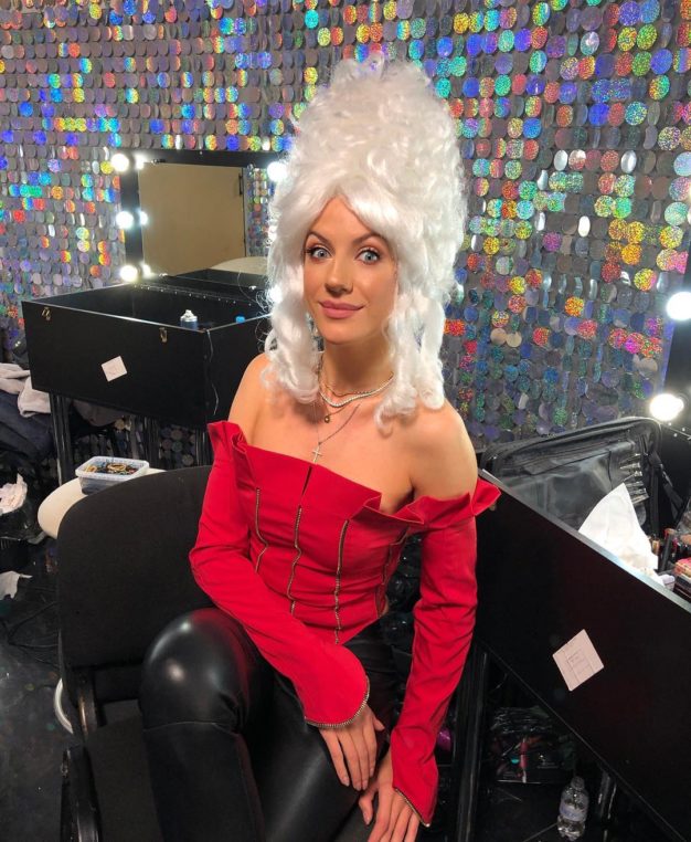 Леся Никитюк в парике