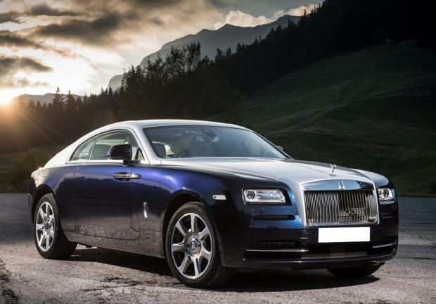 Автомобиль Rolls-Royce, записанный на 74-летнюю свекровь Заброварной