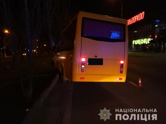 В Николаеве маршрутка с пассажирами влетела в дерево, есть пострадавшие