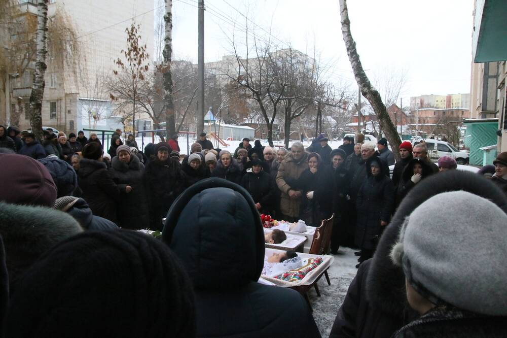 В Виннице похоронили зверски убитую семью с двумя детьми