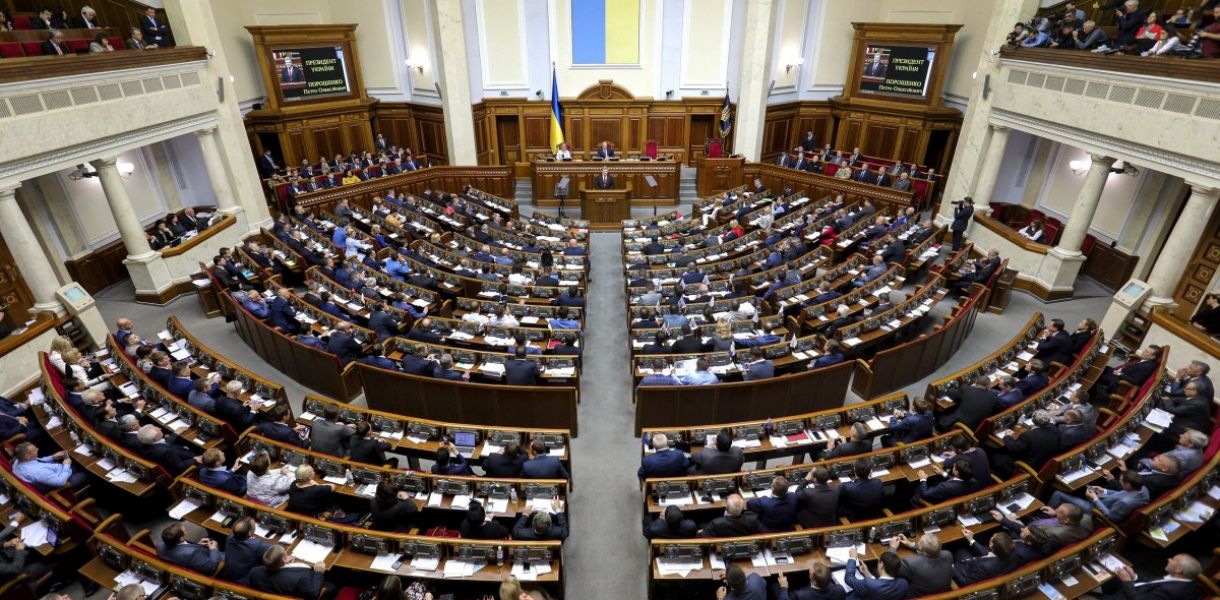 Парламент поддержал премьера Гройсмана и уволил Данилюка с должности главы Минфина. Источник фото – «Фокус»