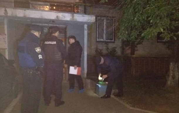 В подъезде многоэтажки в Киеве стреляли в мужчину