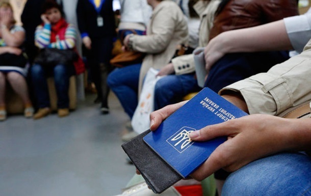 Приостановлена выдача биометрических документов. Фото: politeka.net 