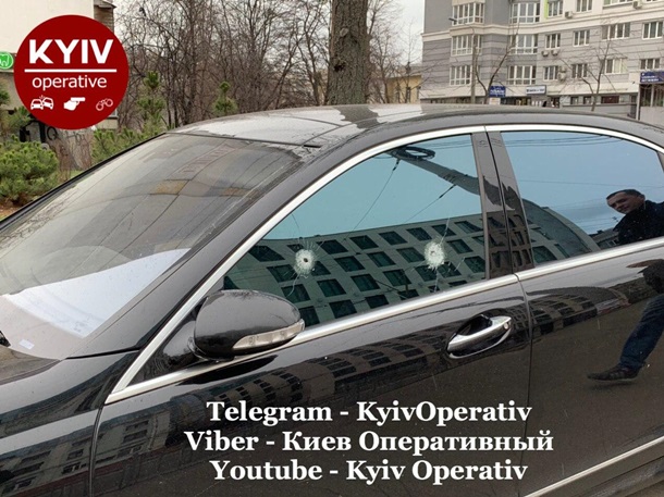 В центре Киева расстреляли автомобиль 