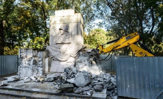 В Варшаве демонтировали памятник Благодарности советской армии