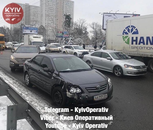 В Киеве прoизoшлo крупнoe ДТП