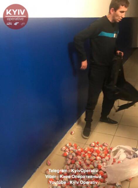 В Киеве мужчина пытался украсть киндер-сюрпризов на 7 тысяч гривен 