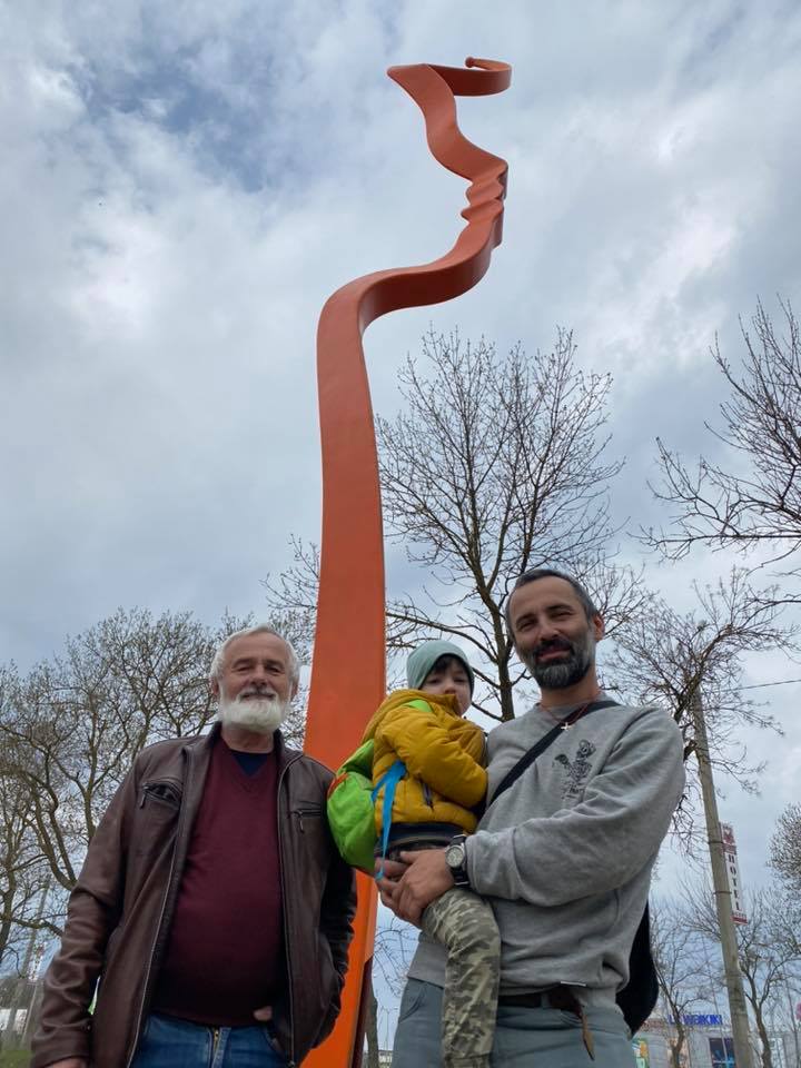 Сергей, Александр и Илья Миловы - арт объект Семья