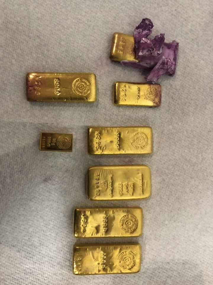 Было обнаружено 8 слитков золота стоимостью 1,8 млн гривен