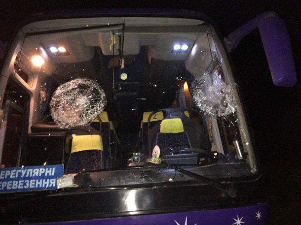 В Ровно забросали камнями автобус с верующими