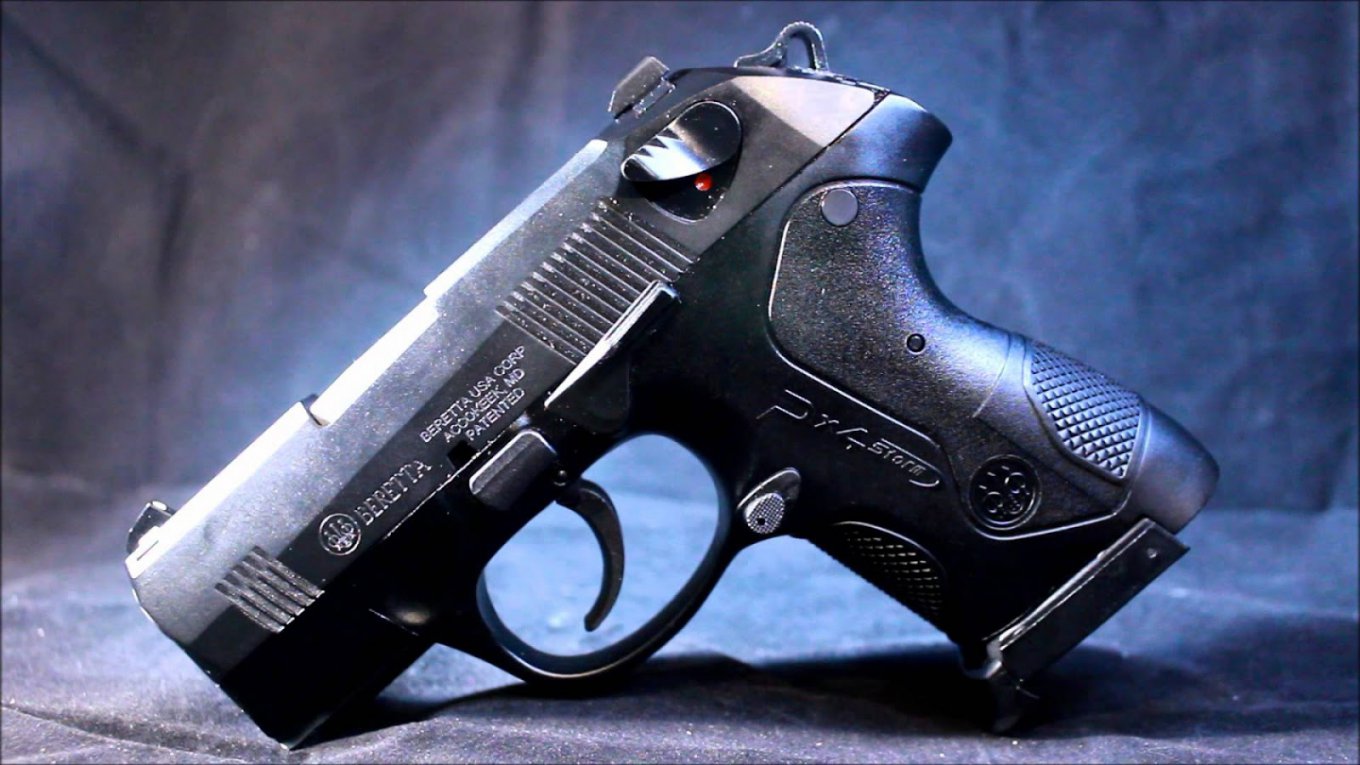 «Beretta PX4», подаренная тогдашнему главе АП Борису Ложкину