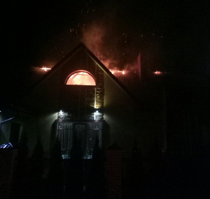 Подожгли дом двух судей