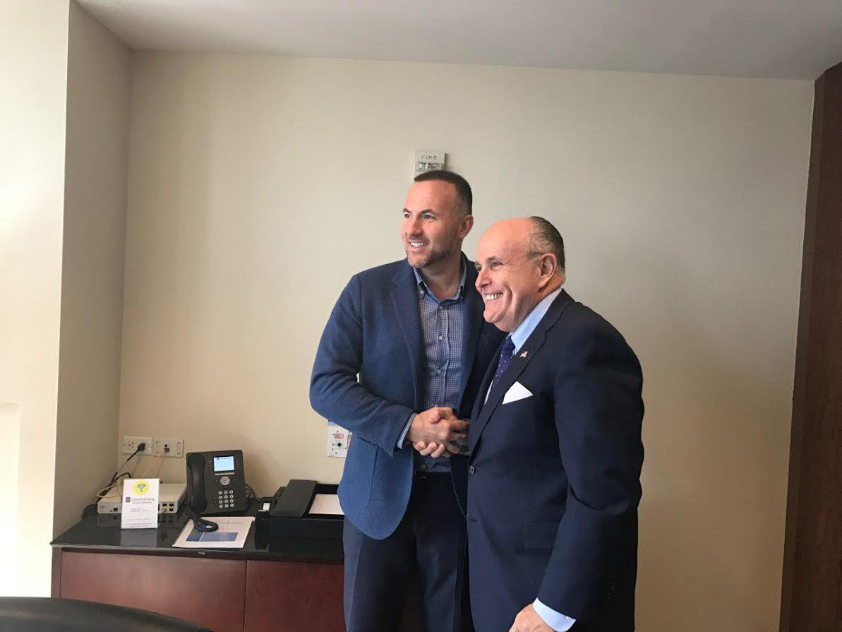 Павел Фукс и Рудольф Джулиани (мэр Нью-Йорка в 1994—2001 годах от Республиканской партии)