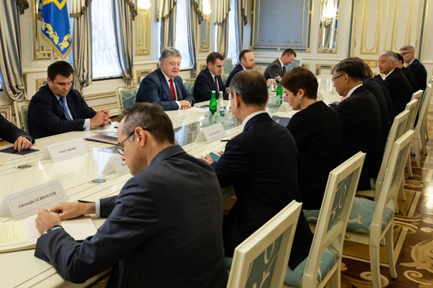 Встреча Порошенко с западными послами. Фото: пресс-служба президента Украины