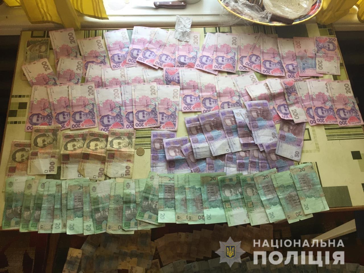 В Одесской области трое парней сломали топором терминалы и украли 15 тысяч гривен