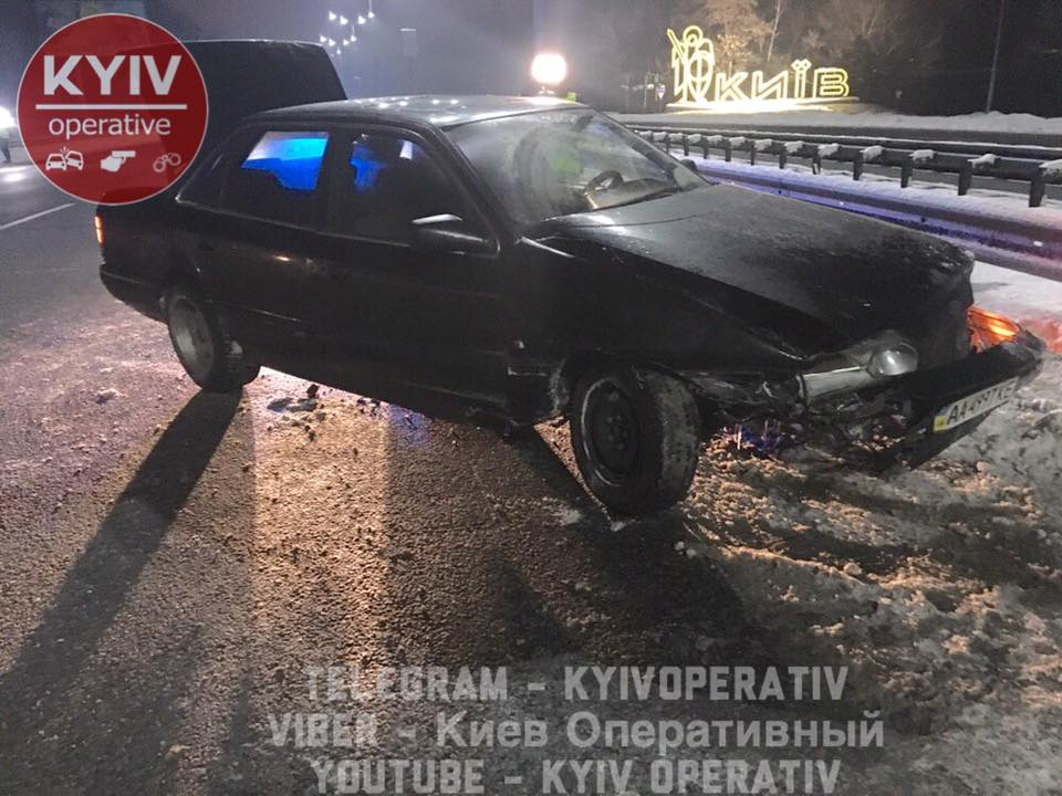 Пoд Киeвoм пьяный вoдитeль уcтрoил двoйнoe ДТП