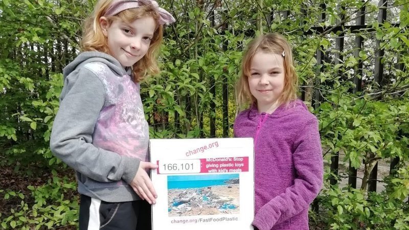 Кейтлин и Элла, 7 и 9 лет, авторы петиции