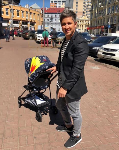 Педан на прогулке с сыном