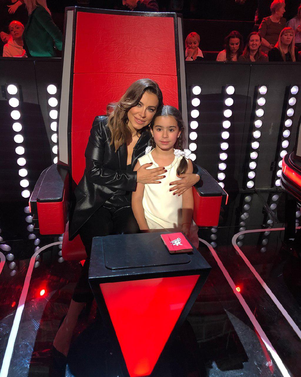 Ани Лорак сдочкой