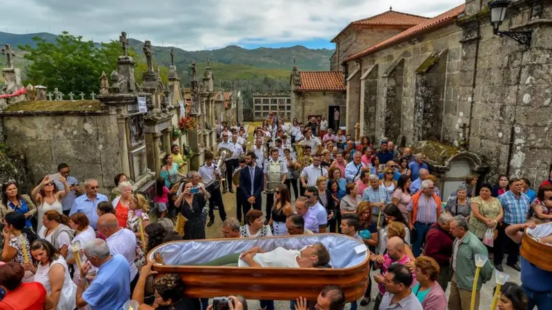 Fiesta de Santa Marta de Ribarteme: «Фестиваль живих мерців»