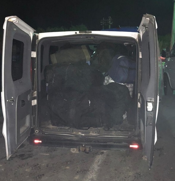 Житель Закарпатья перевозил в своем микроавтобусе больше тонны янтаря