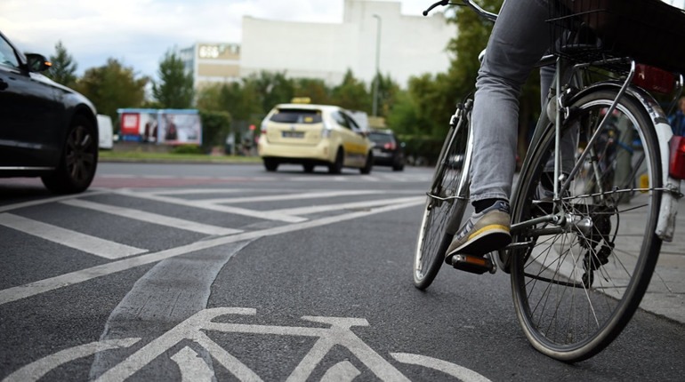 Поїздка до магазину, на пошту чи на роботу, якщо вона в межах району, на велосипеді