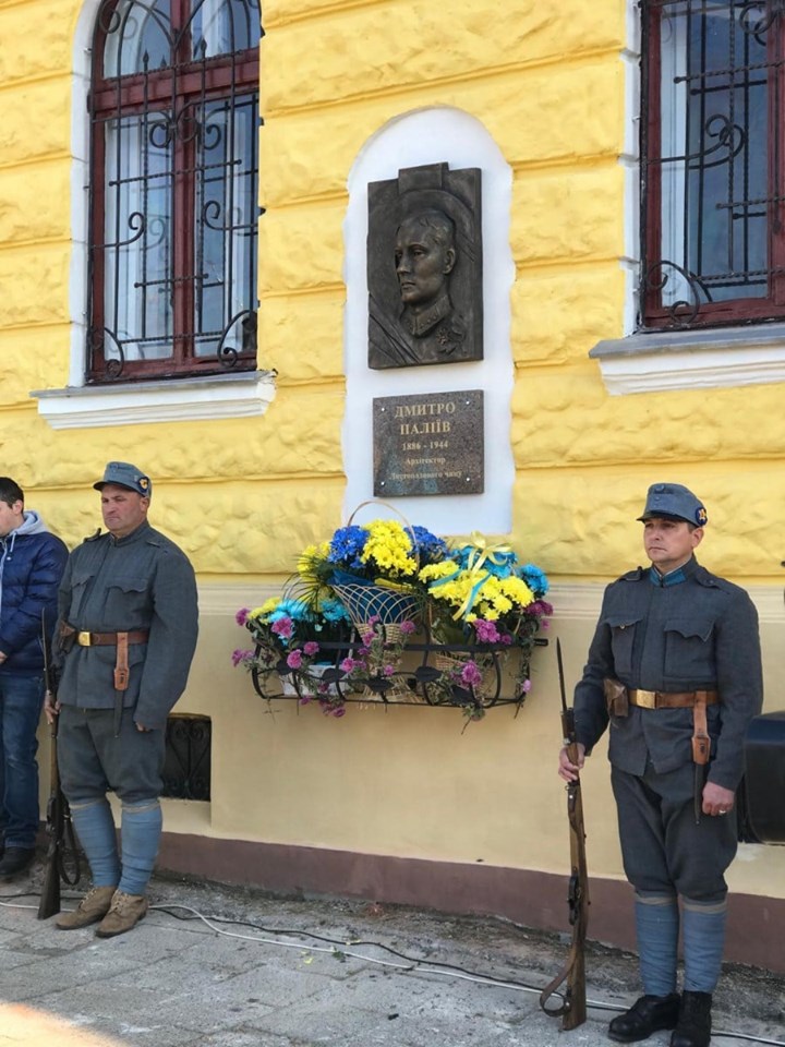 В Калуше открыли мемориальную доску в честь капитана из дивизии CC