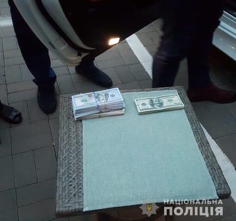 Изъятые деньги при получении взятки чиновницей ГФС