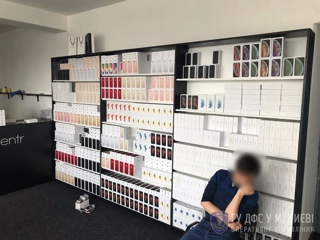 В Киеве изъяли крупную партию контрабандных iPhone
