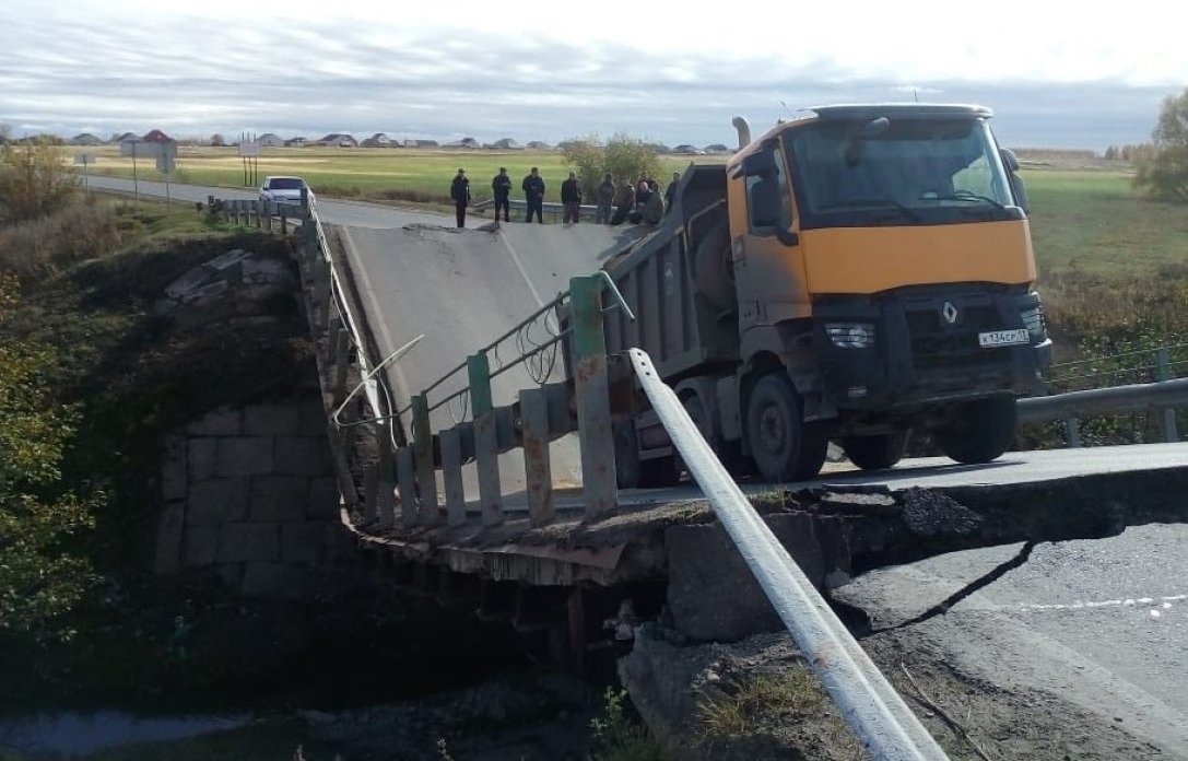 Автомобильный мост обрушился в Мордовии