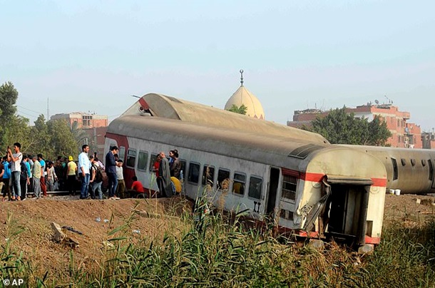 В Египте 11 человек погибли при крушении поезда