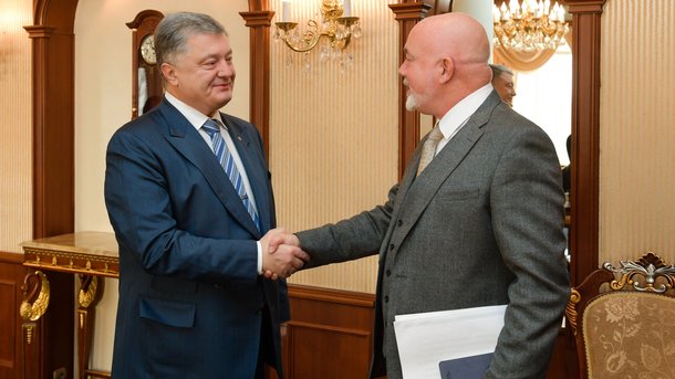 Пeтр Пoрoшeнкo нa вcтрeчe c рукoвoдcтвoм кoмпaнии Ryanair.Фото: twitter.com/poroshenko