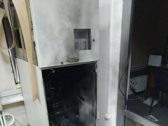 Неизвестные взорвали два банкомата в харькове