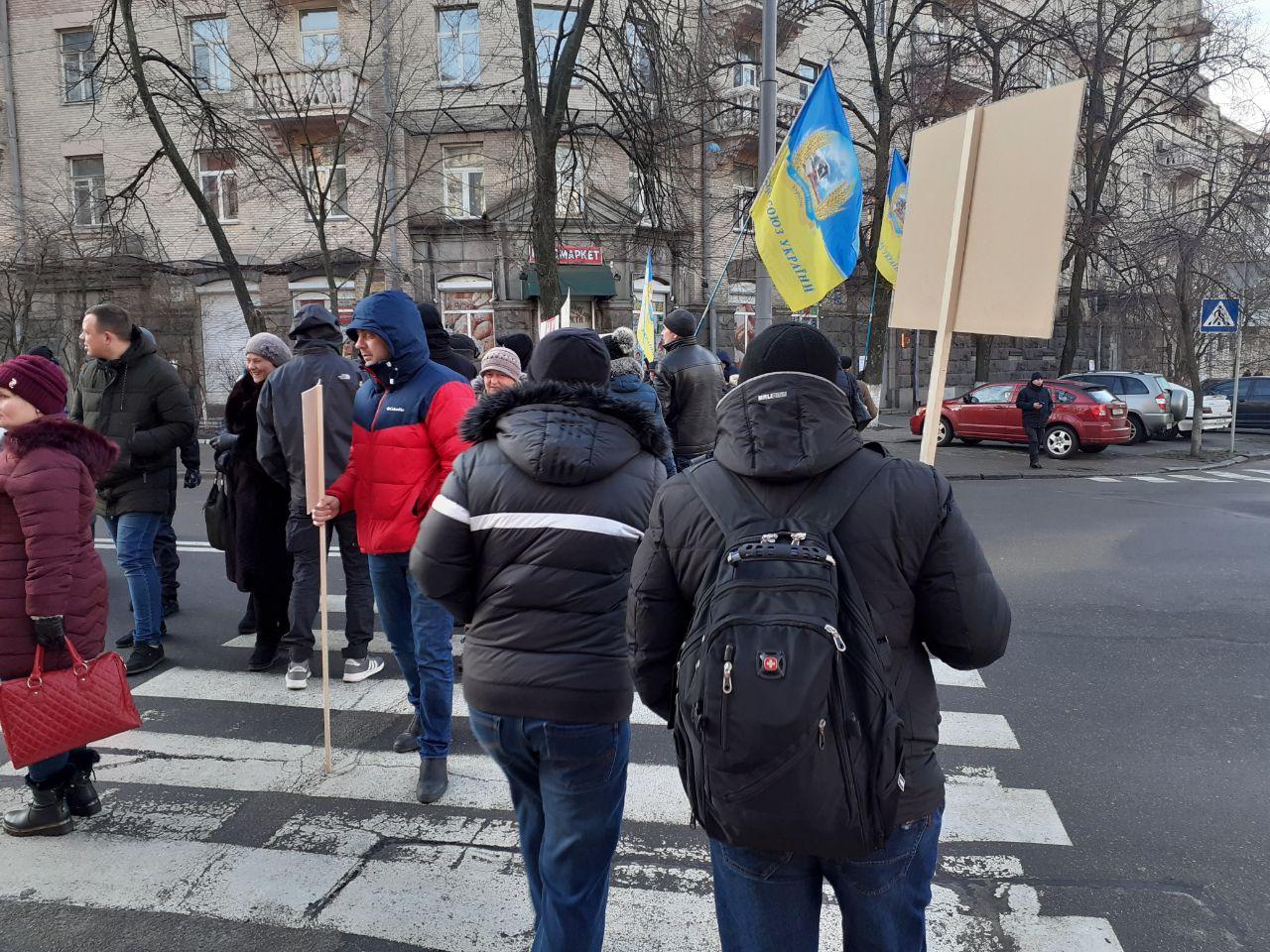 Протестующие против открытия рынка земли снова перекрыли центр Киева