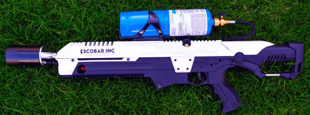 Компания старшего брата Пабло Эскобара Escobar Inc. запатентовала огнемет