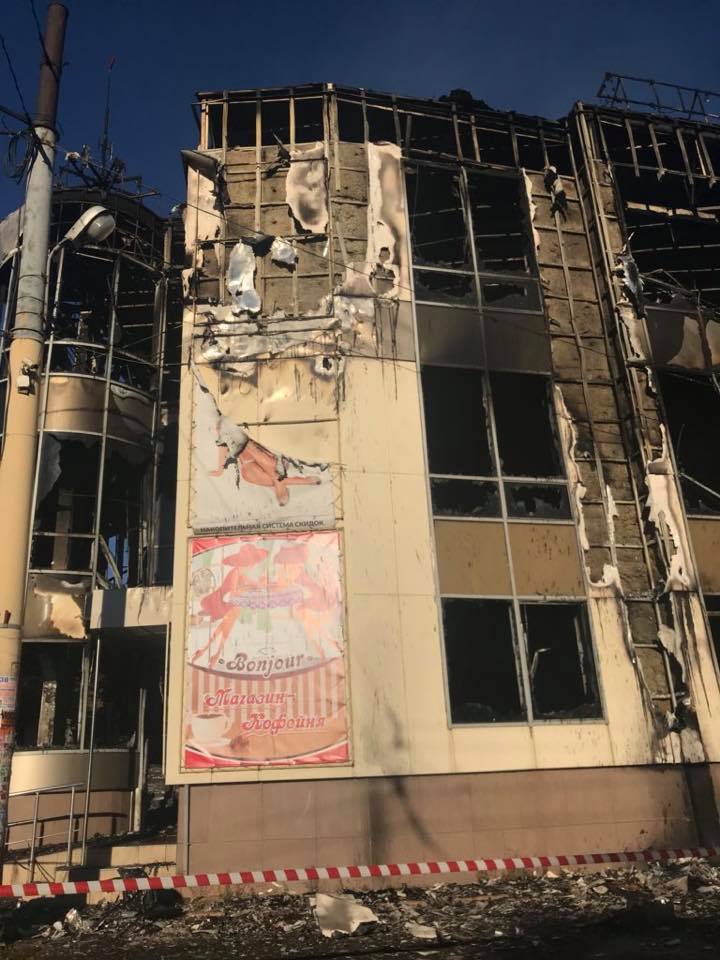 В ЛНР сгорел торговый центр Маяк