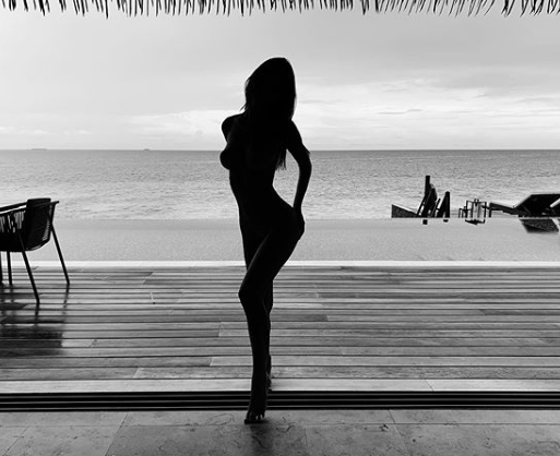 Эмили Ратаковски заинтриговала фанатов пикантными снимками