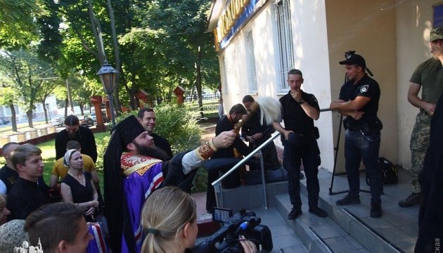 Фото одесской епархии УПЦ МП и Анатолия Бурназаки