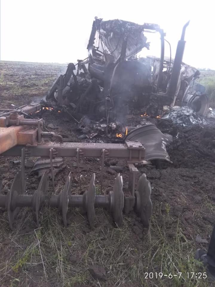 На Донбассе двое мужчин подорвались на тракторе