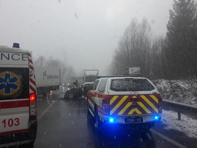 На Львовщине столкнулись легковушка и грузовик, трое пострадавших