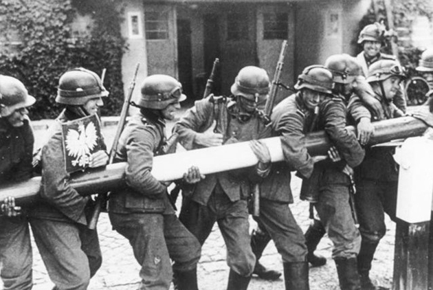 Немецкие войска атакуют Польшу