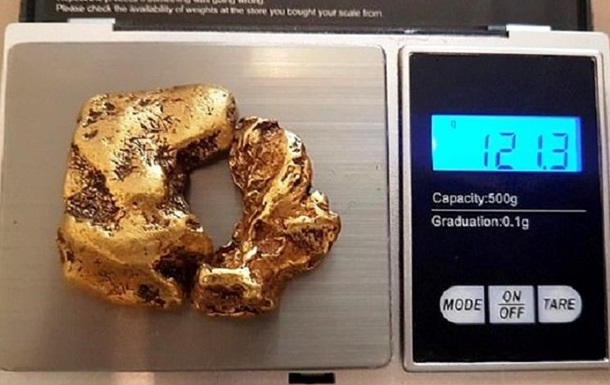 Золотой самородок весом 22 карата 
