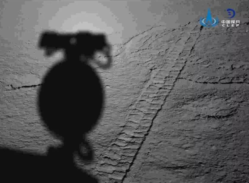 Китайский луноход сделал новые снимки обратной стороны Луны