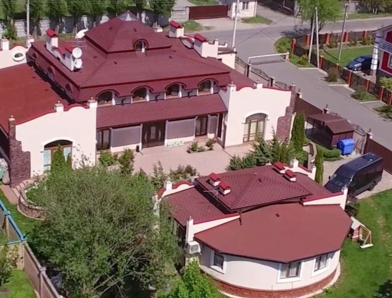 Шикарный особняк Геннадия Сидоренко, зарегистрированный на супругу