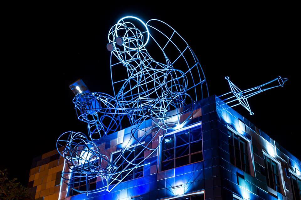 Архангел Гавриил скульптора Милова установлен на крыше завода «Стальканат» в Одессе
