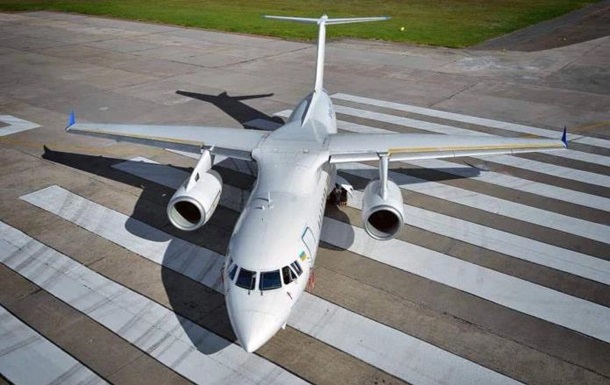 Самолет Ан-158